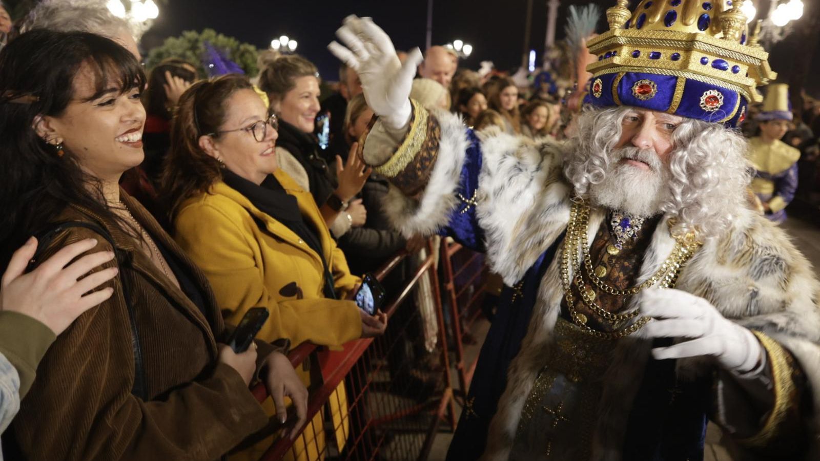 Todas las imágenes de SS.MM. los Reyes Magos en Cádiz: las visitas y la Cabalgata