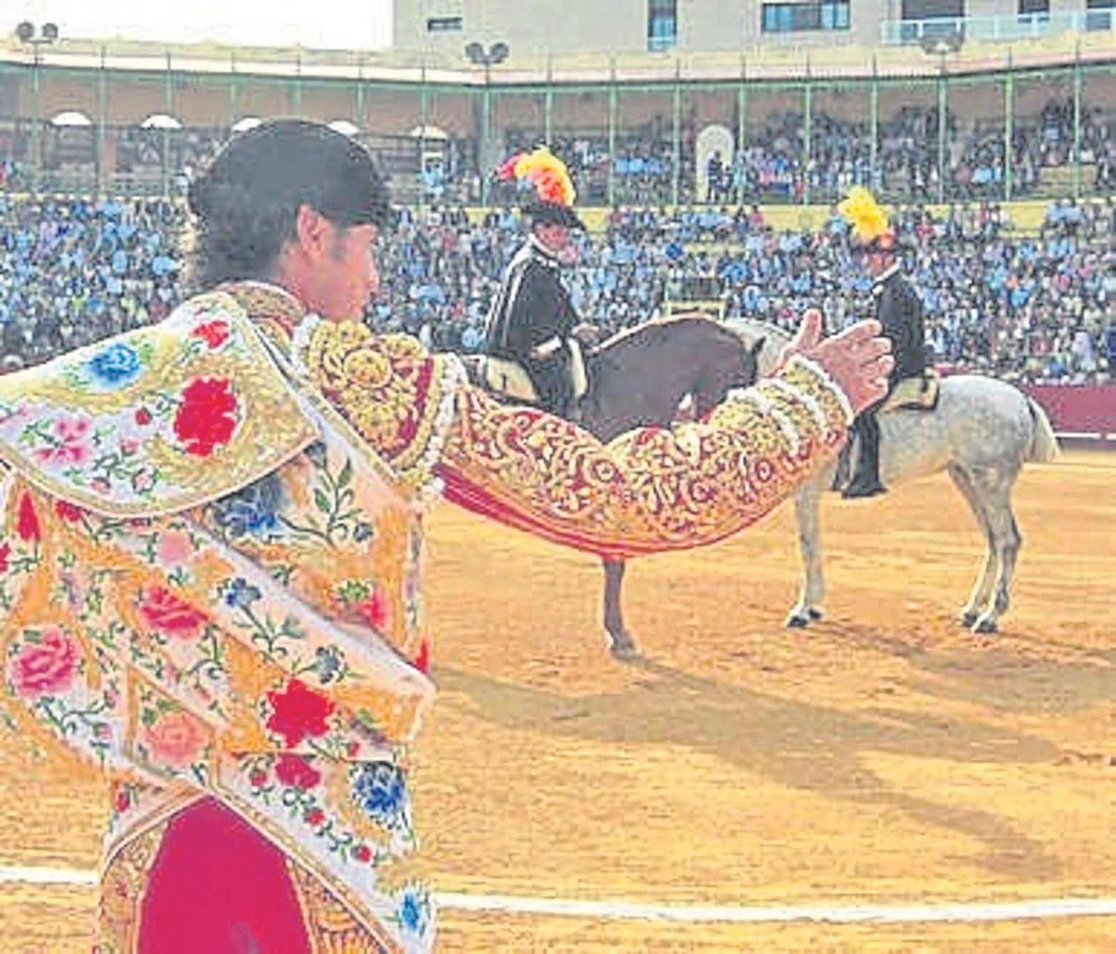 Cada año, en primavera y con ocasión de la Feria del Caballo, arranca el ritual del toreo en Jerez, una seña de identidad de la ciudad que ha quedado reducida en los últimos años a una sola cita anual, perdiéndose la corrida de julio y los festejos de septiembre.