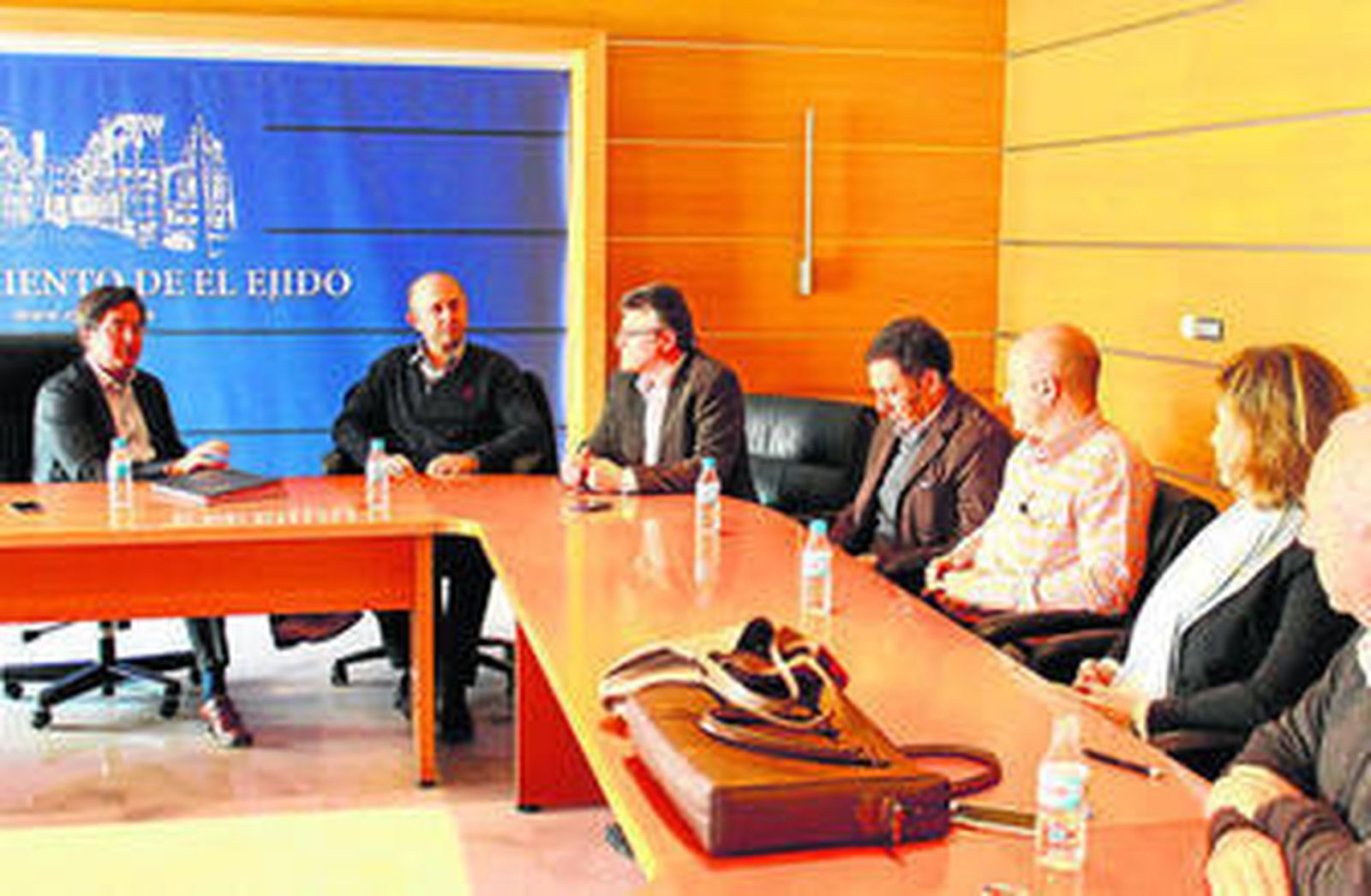 Góngora durante la reunión de ayer con los miembros de la Asociación Nacional de Criaderos de Ovino Segureño.