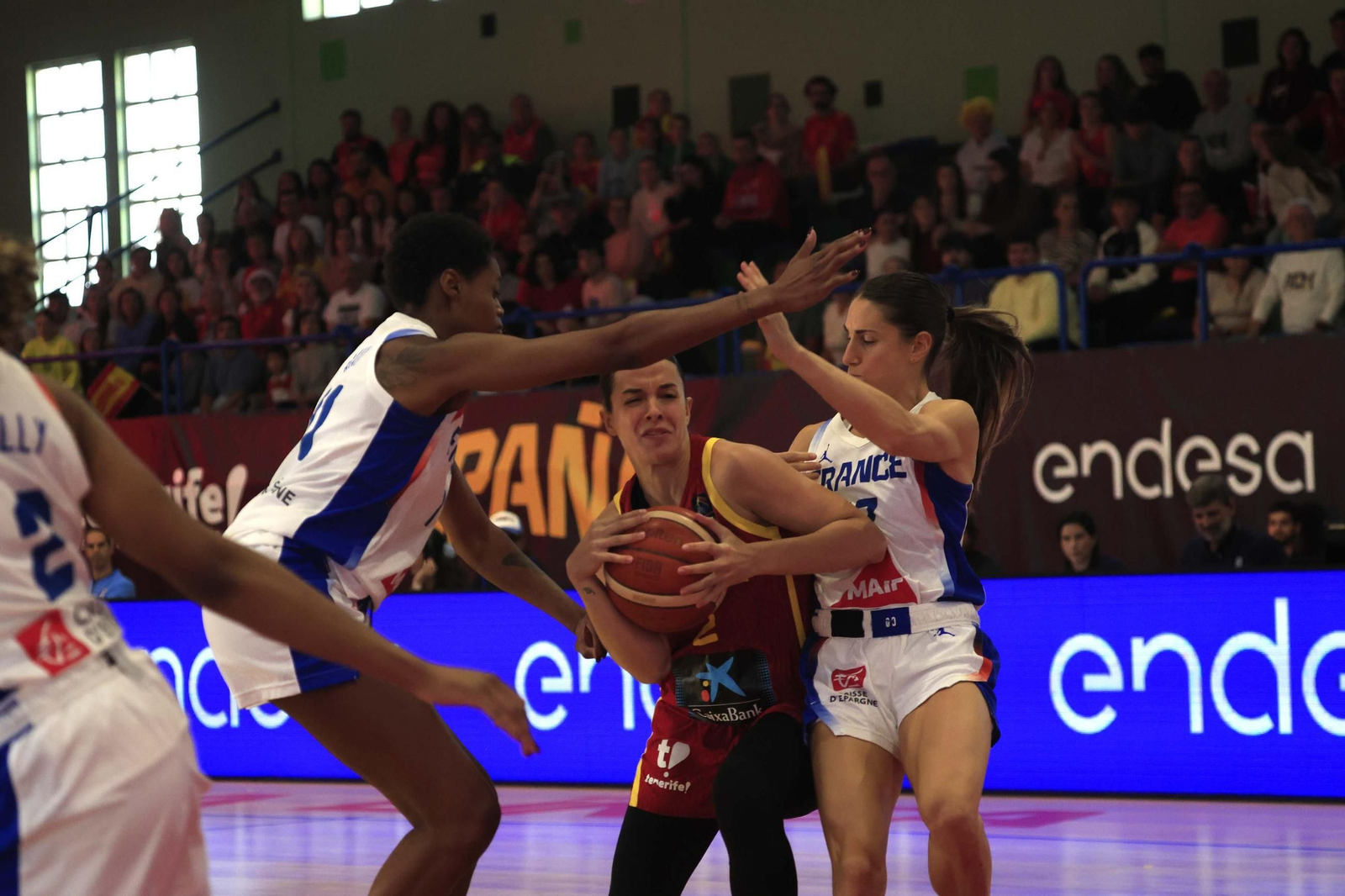 Fotos del partido y ambiente en el España-Francia del Torneo Internacional de Baloncesto Femenino en La Línea