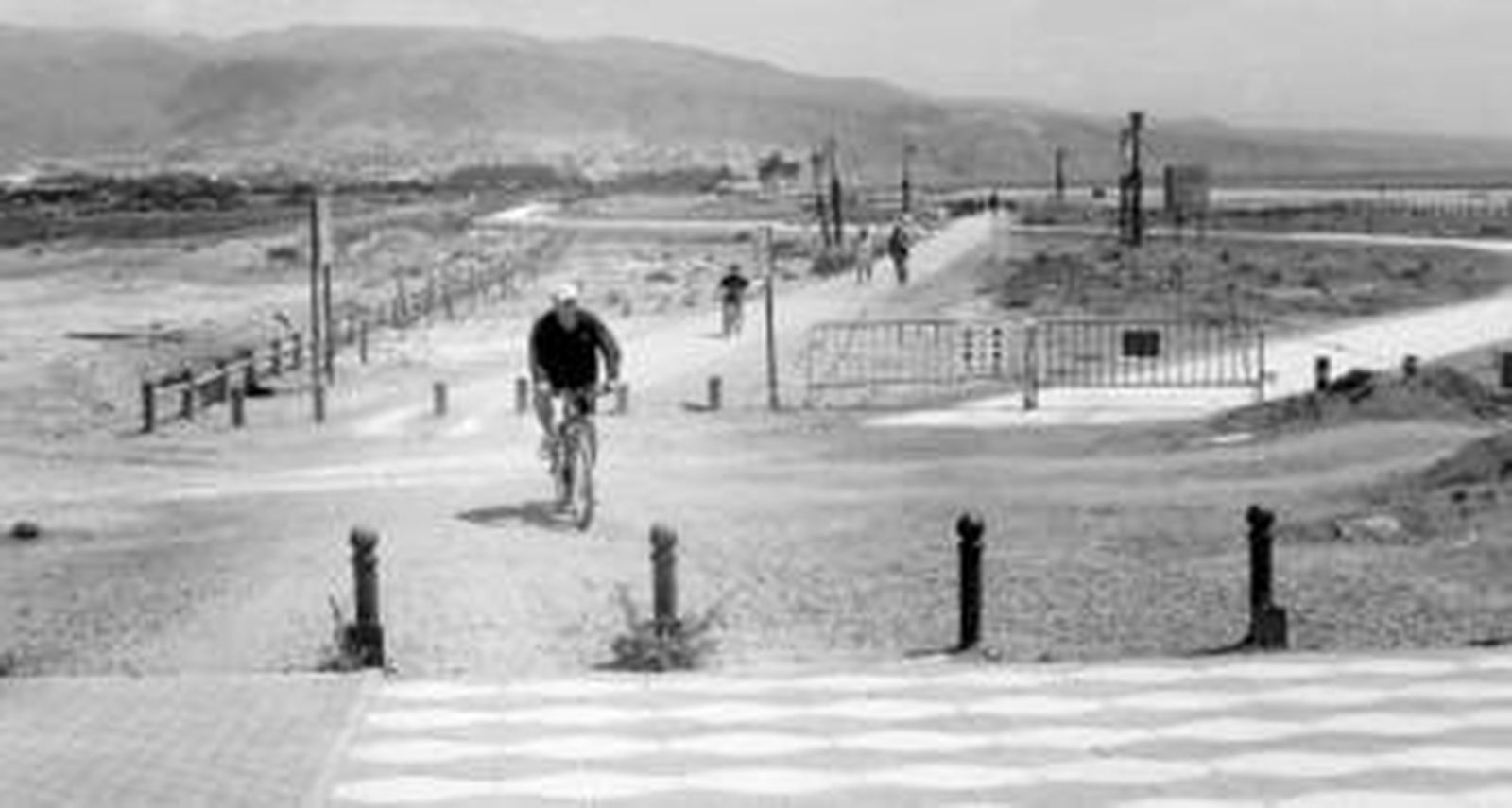 El nuevo carril, en construcción, discurre en paralelo al corredor verde.