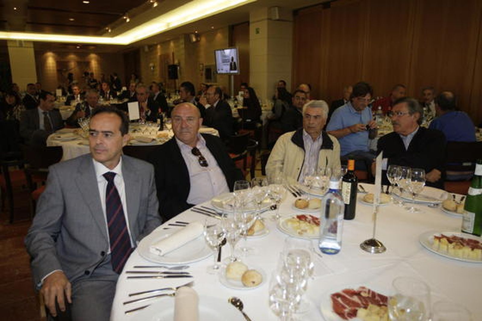 Francisco Martínez, Jatar SA; Francisco Gómez, PSOE; Juan Méndez, jubilado; y José Cadenas, PSOE. 

Foto: Fran Leonardo