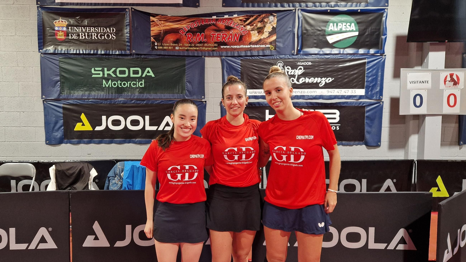 Mercedes Fernández, Camilla Argüelles y Laura Watanabe formaron el equipo femenino del CTM Jerez que ha debutado en Burgos.