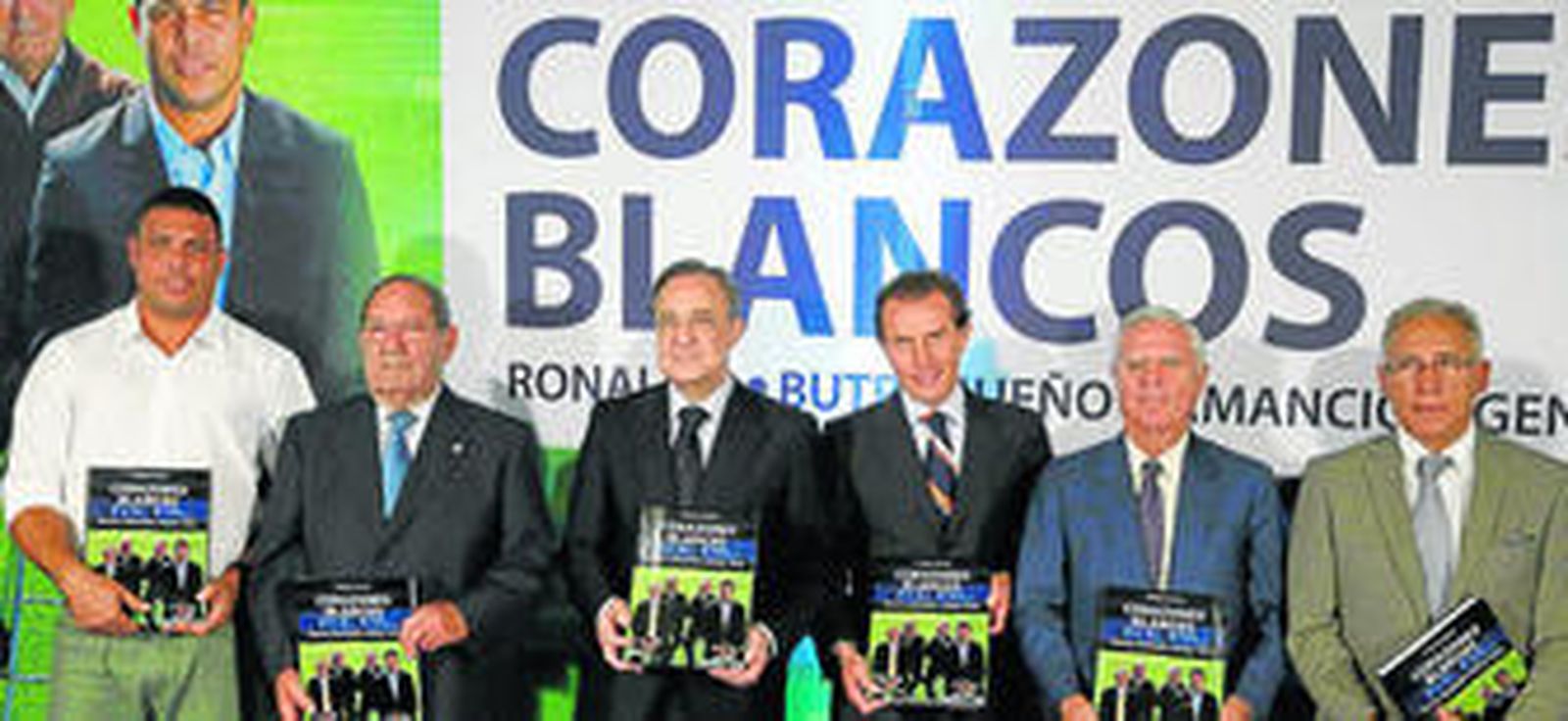 Ronaldo, Paco Gento, Florentino Pérez, Emilio Butragueño, Enrique Sánchez (editor) y Amancio Amaro, en la presentación de 'Corazones blancos'.