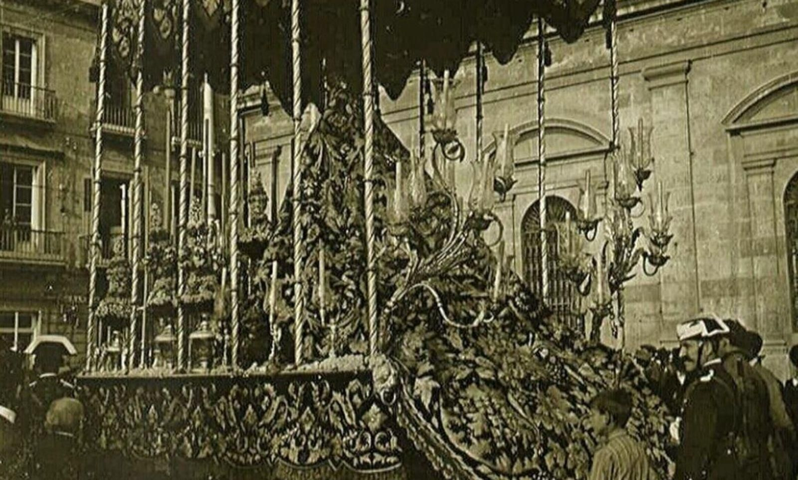 El manto primitivo de la Virgen del Mayor Dolor en su Soledad.