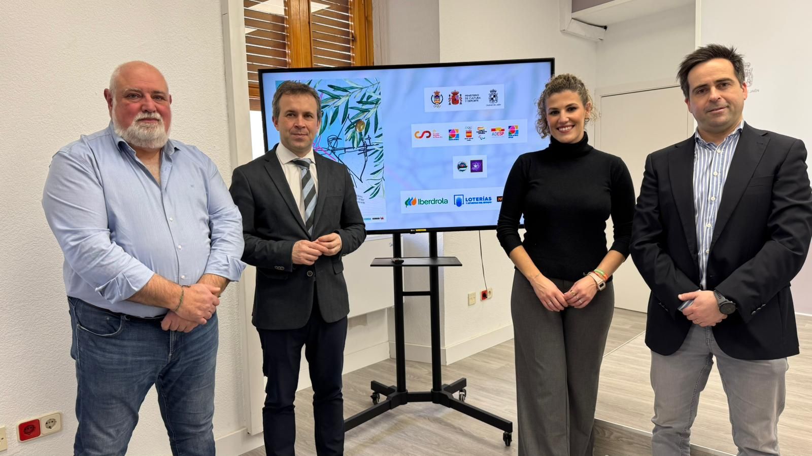 Javier Medina, Julio Millán, Beatriz López y Riffat Chabouk, en el acto de presentación.