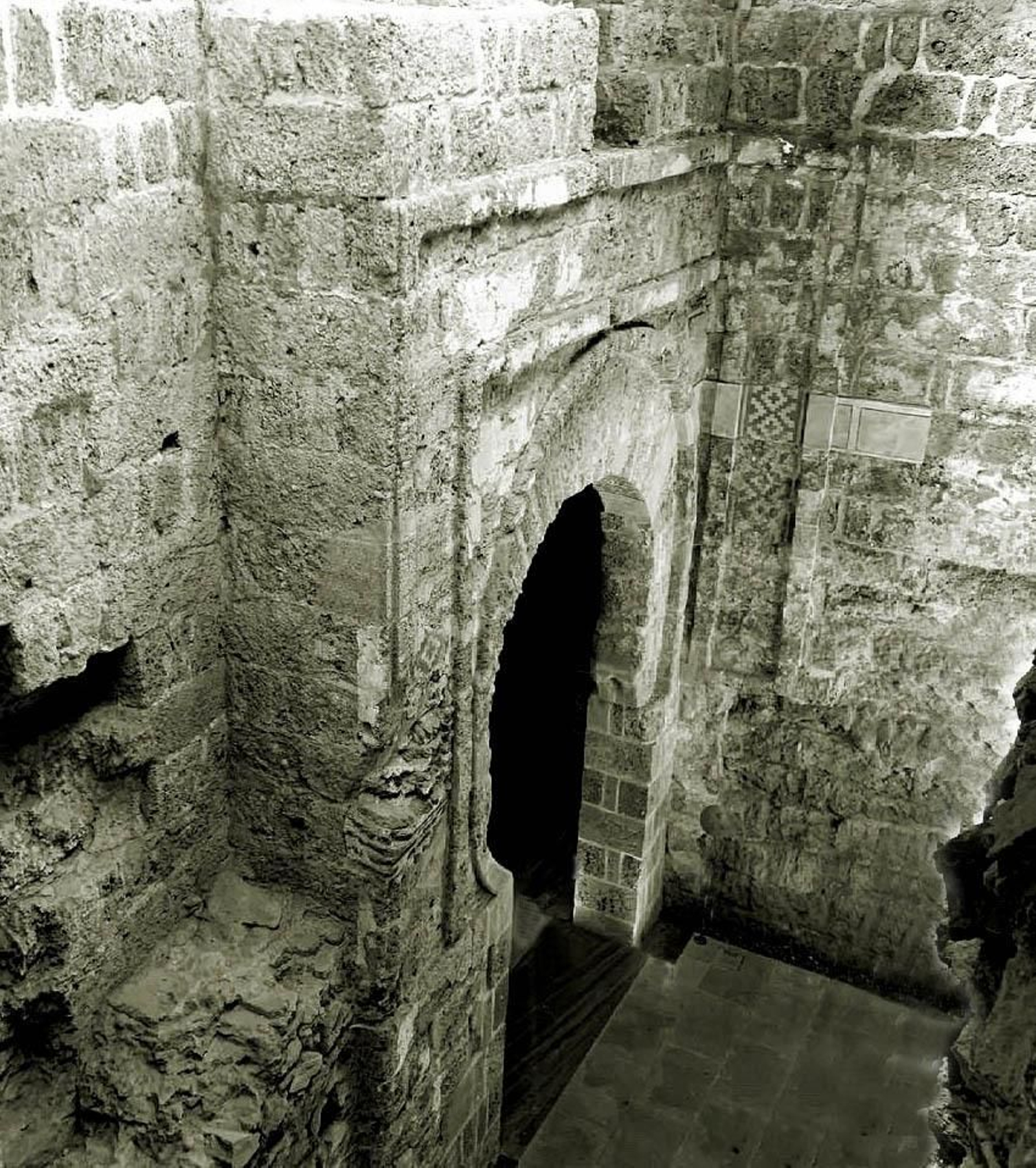 Puerta de época califal hallada en el recinto amurallado de Ceuta