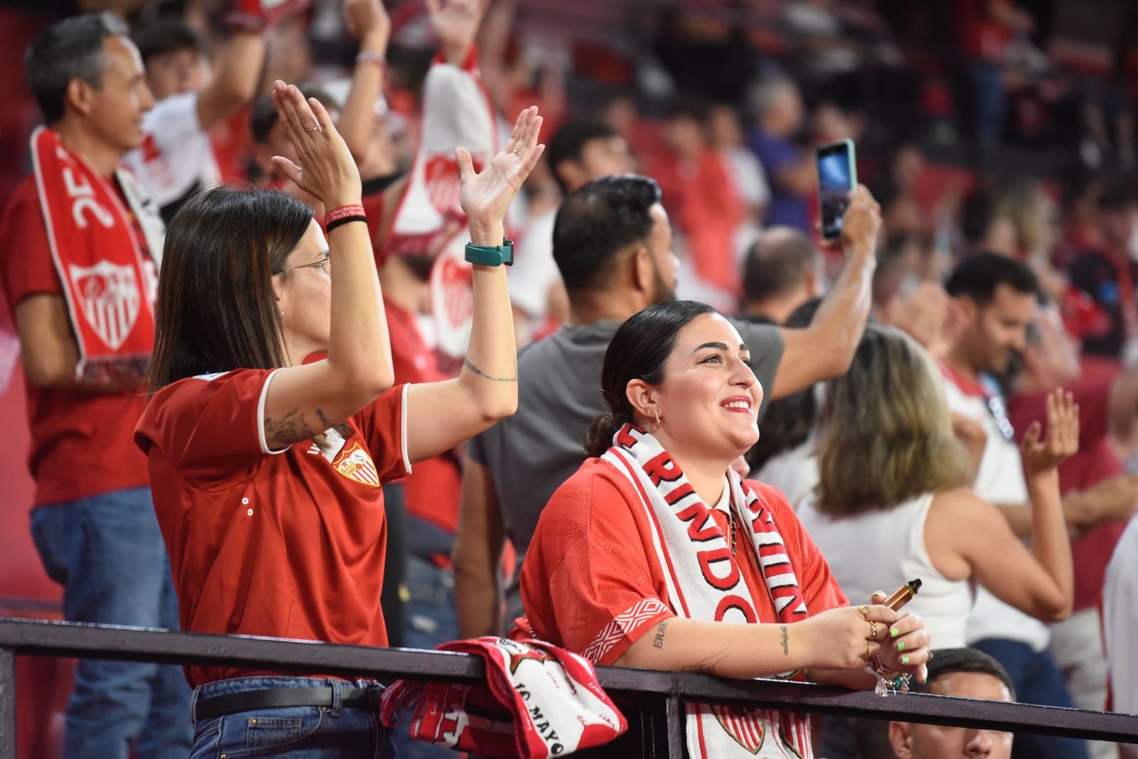 Búscate en la celebración del Sevilla, en el Sánchez-Pizjuán