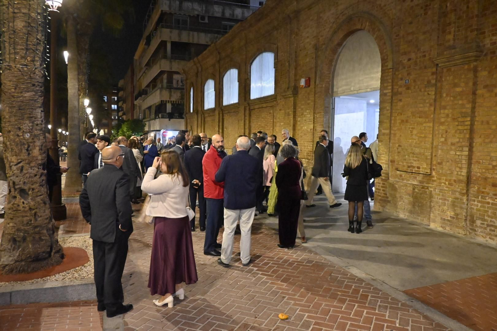 Imágenes de los invitados a la gala de los  37 premios Onubenses del Año