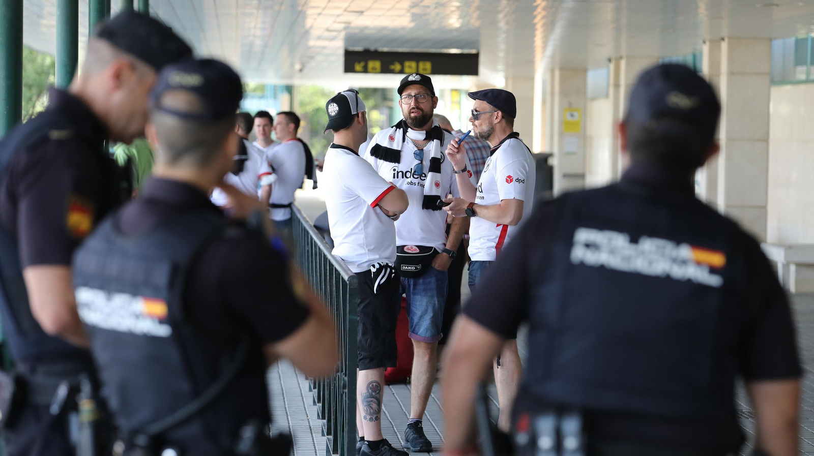 El Aeropuerto de Jerez recibe a hinchas de Glasgow Rangers y Eintracht Frankfurt