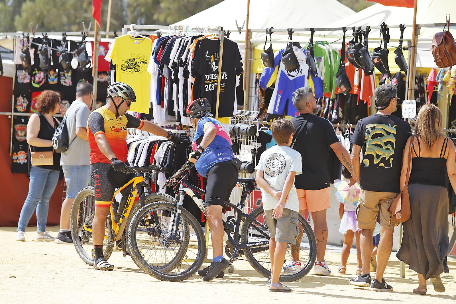 Imágenes de la Concentración del Grupo Motero Descubridores en Huelva