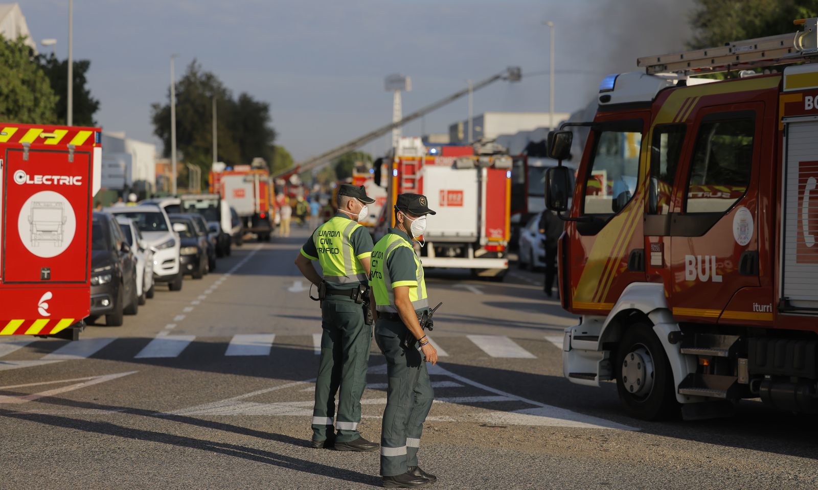 Las fotos del incendio de la fábrica de pinturas
