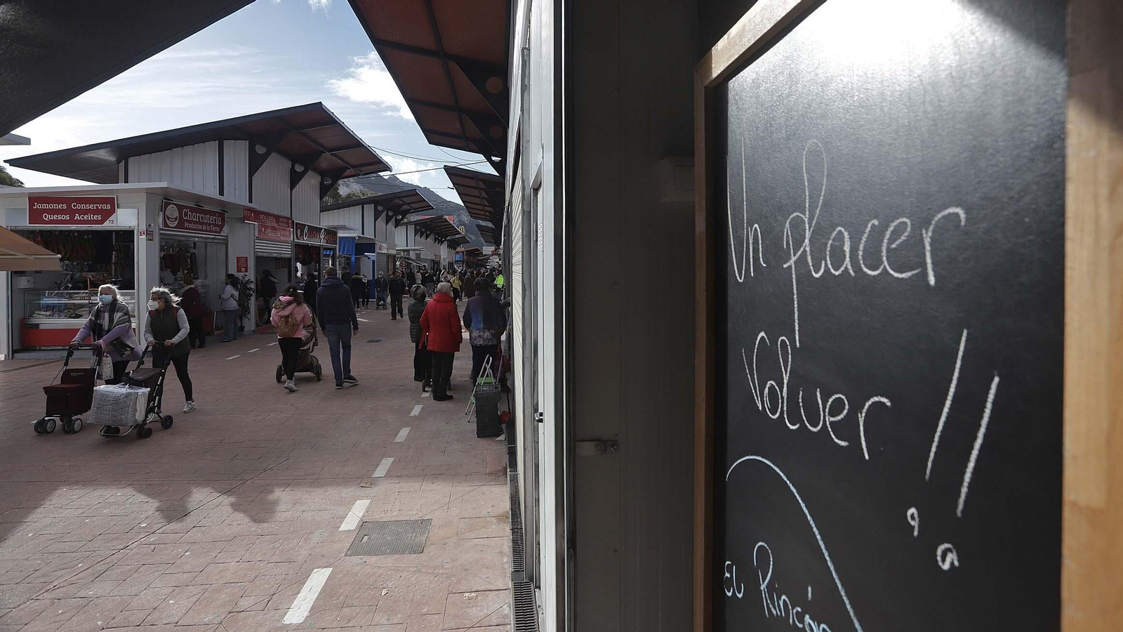 Fotos de la apertura del Mercado provisional en La Línea