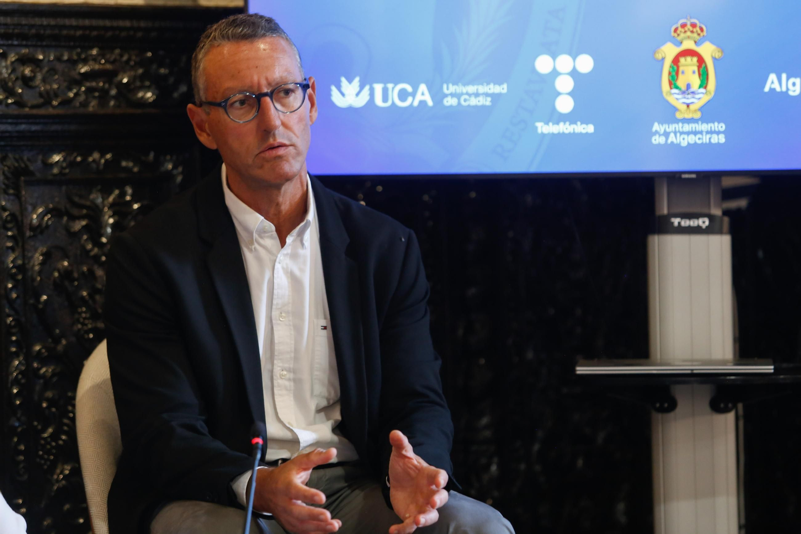 Fotos de la mesa redonda sobre economía azul y sostenibilidad, de las Cátedras Telefónica y la UCA