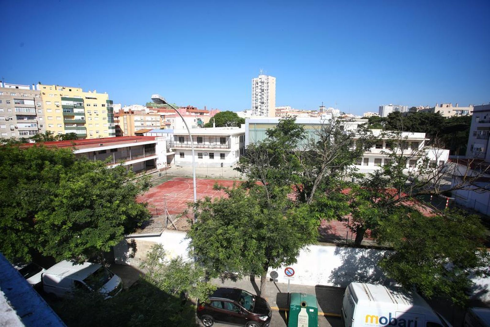 El colegio público Institución Provincial Gaditana, en la Barriada España.