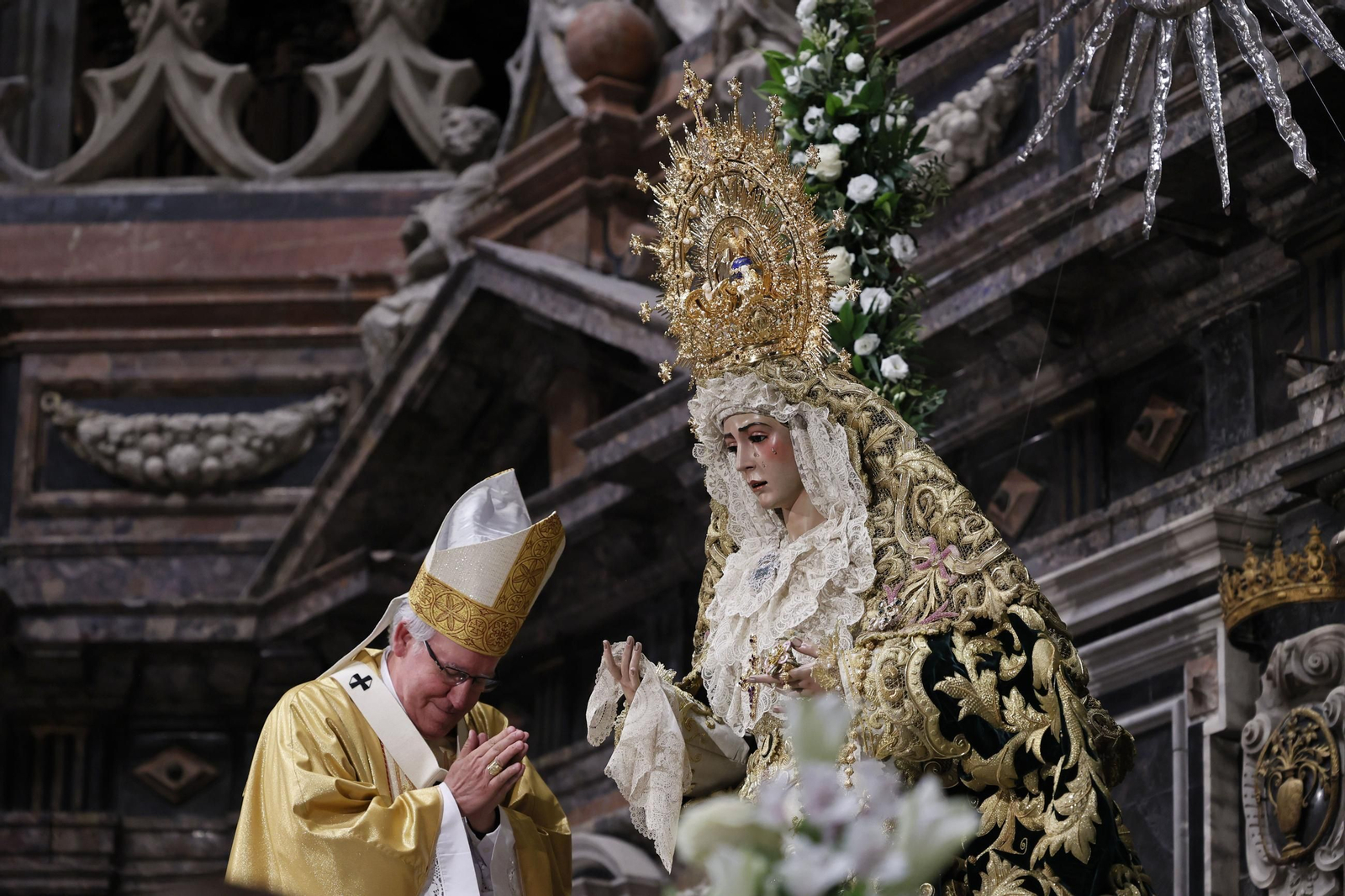 La coronación de la Virgen del Rocío en imágenes