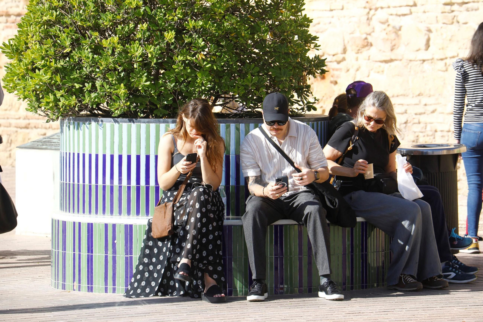 Las imágenes de Córdoba repleta de turistas en el Puente de los Santos