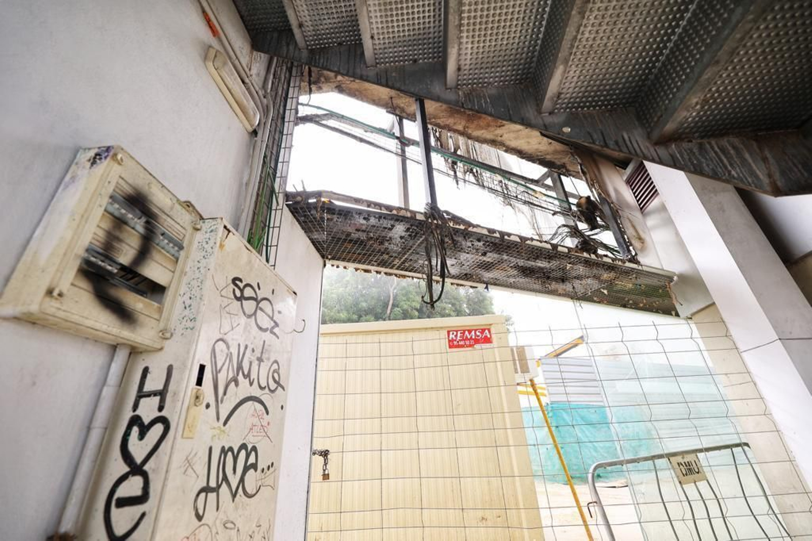 Imágenes del abandono de la pérgola del parque Genovés de Cádiz