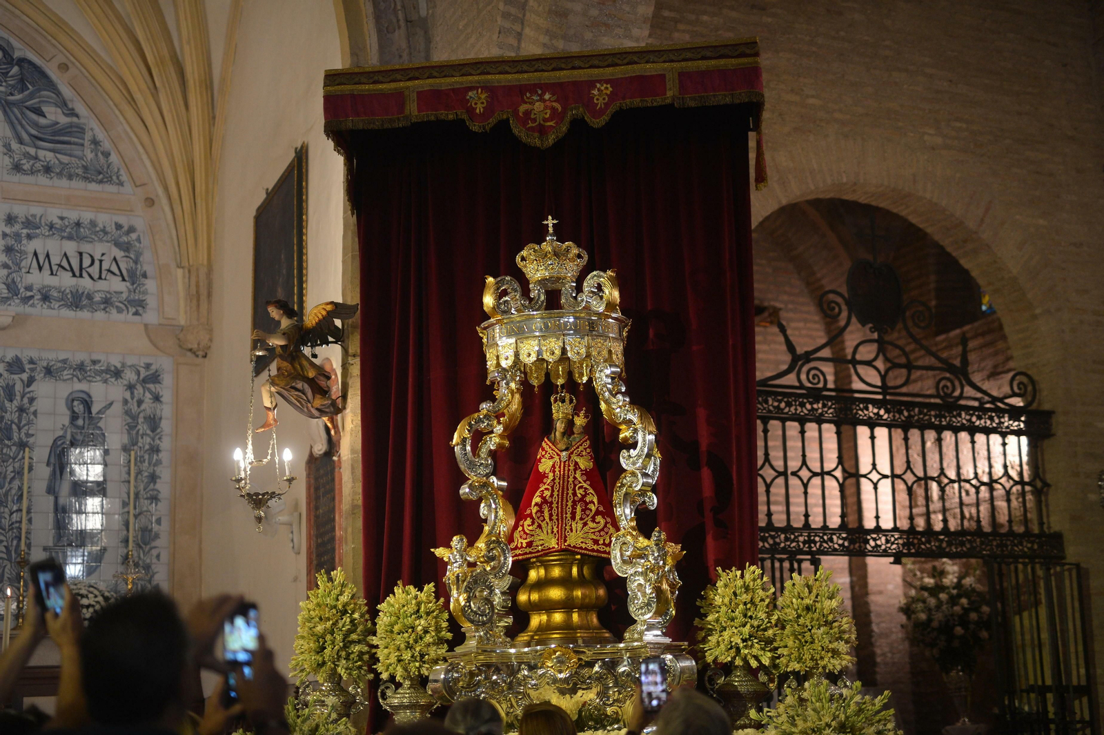 Imagen de la Virgen de la Fuensanta ya en su santuario.