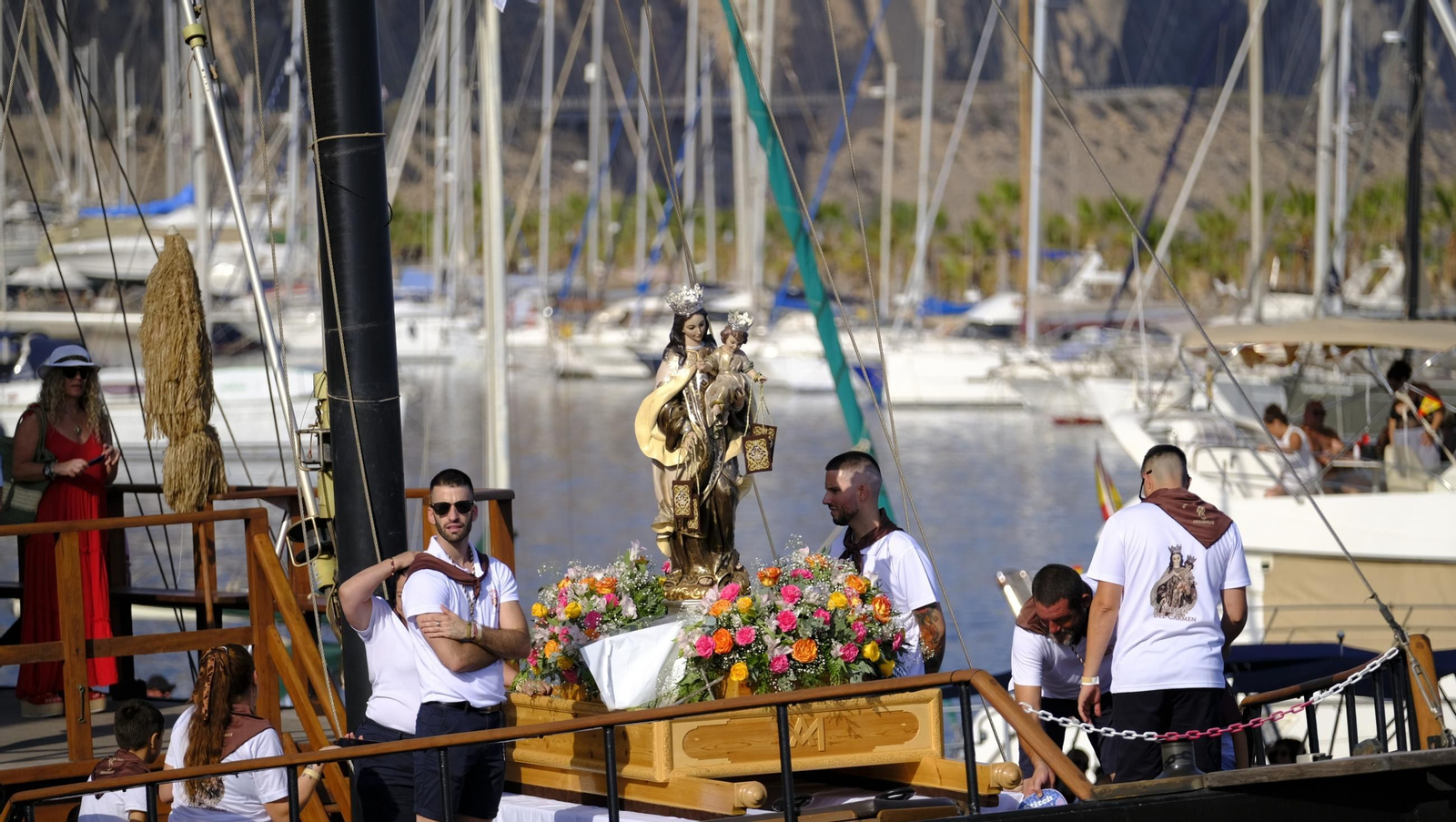 Procesión marítima de la Virgen del Carmen en Aguadulce (Roquetas de Mar), en imágenes