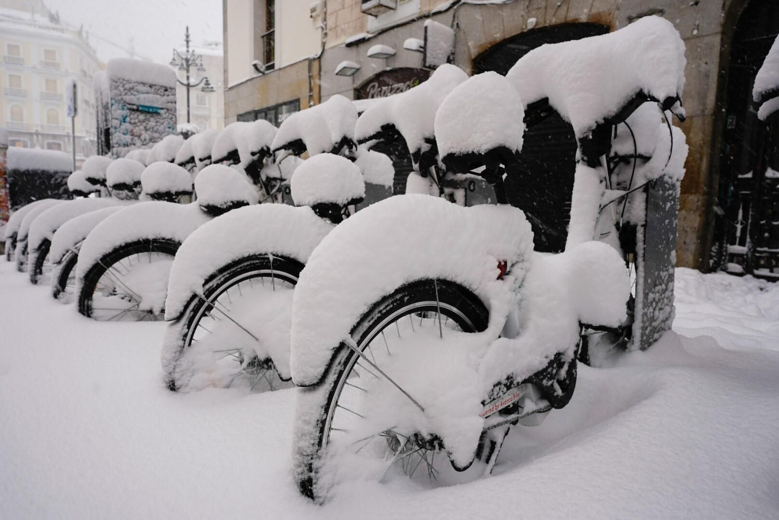 El segundo día del temporal 'Filomena' en imágenes: más nieve y caos