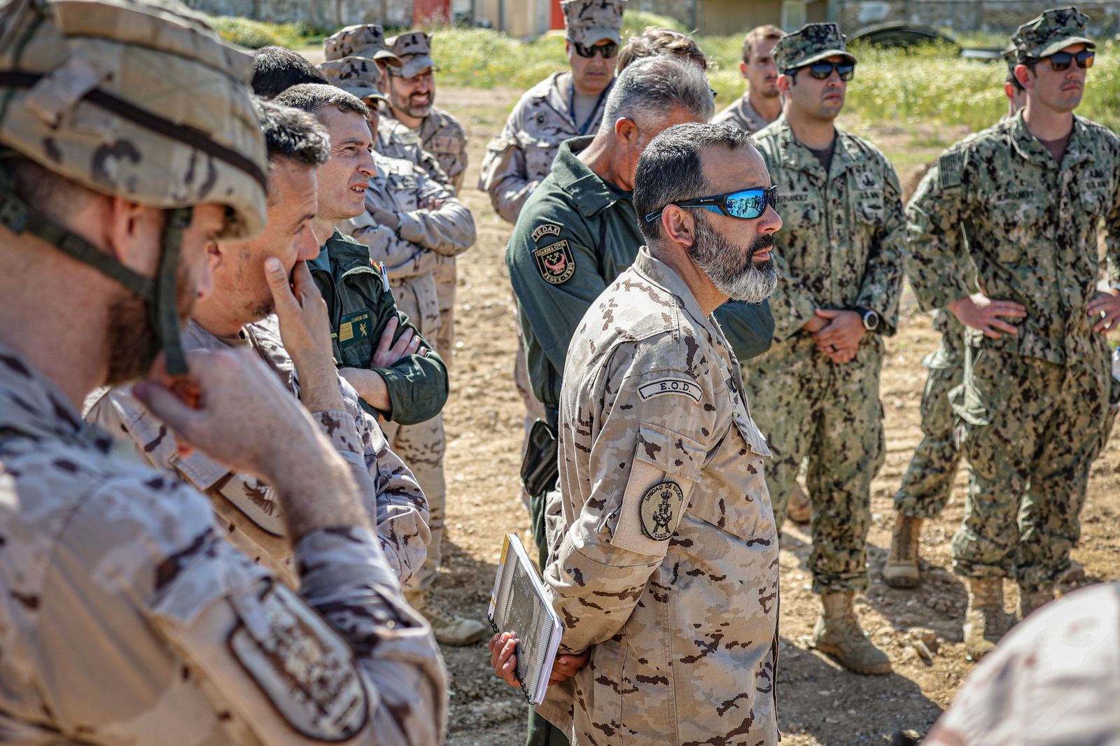 Fuerzas Armadas: Así se adiestran los equipos de desactivación de explosivos en Cádiz