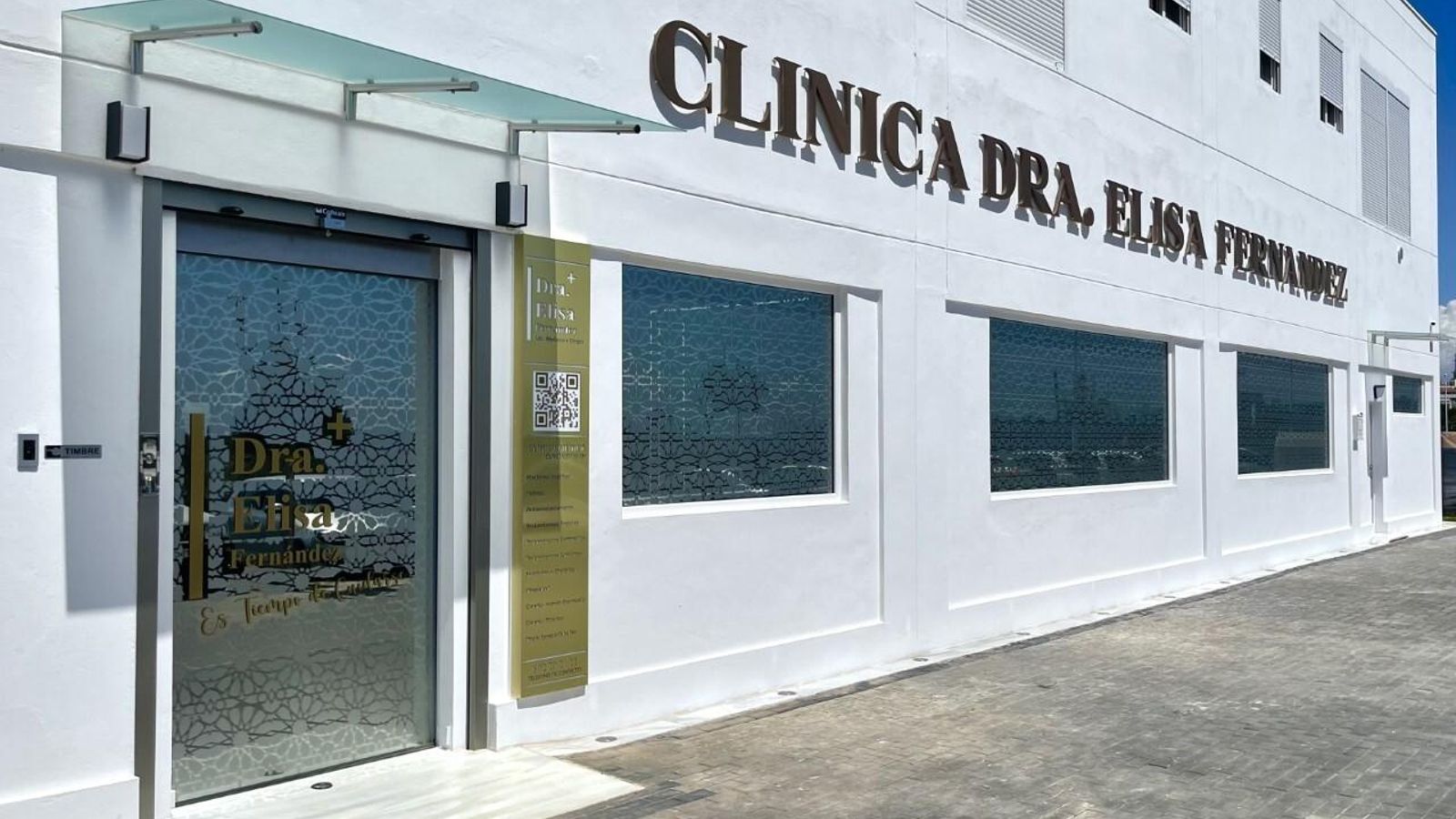 Exterior de la clínica.