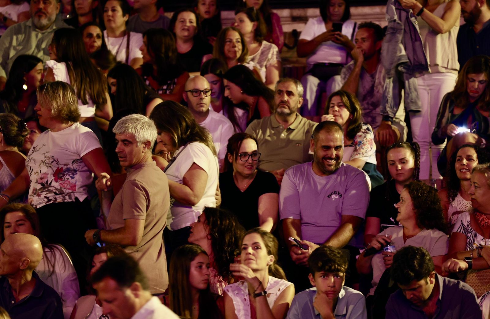 Búscate en el concierto de Hombres G