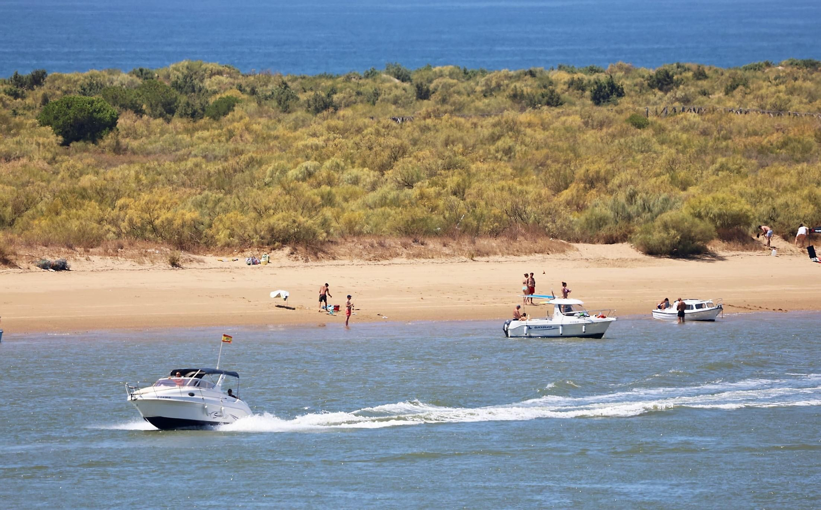 Es una de las playas más salvajes y singulares de nuestro país