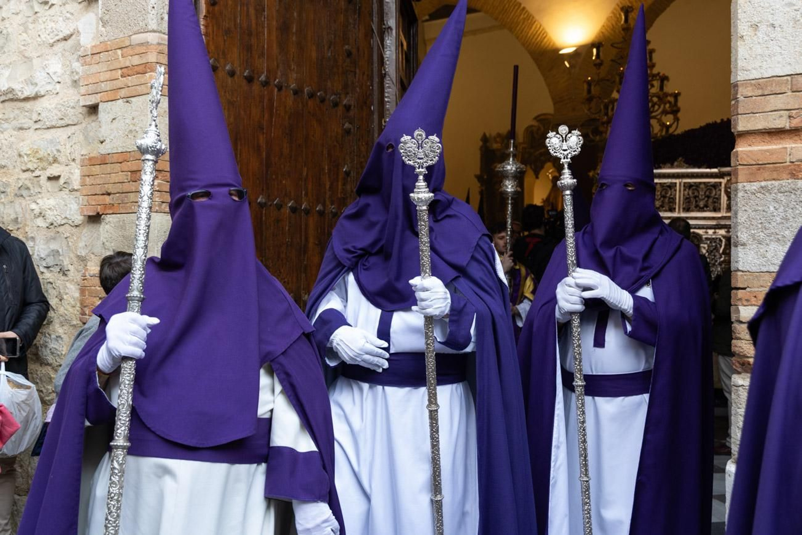 Las cofradías de la Vera Cruz, Expiración y Gran Poder lucen sus cortejos en la calle