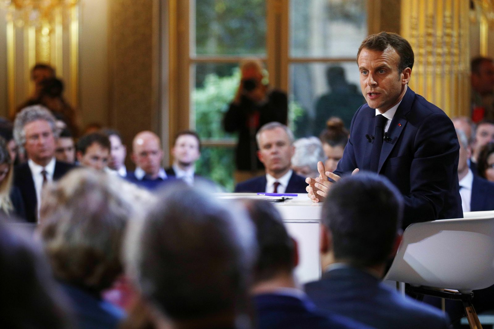 Macron explica sus iniciativas a la prensa en el Palacio del Elíseo de París.