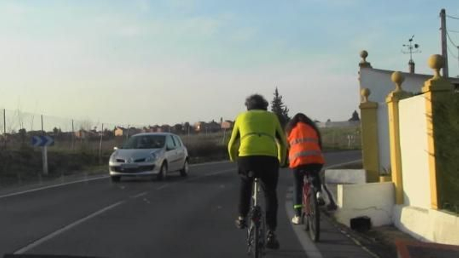 La carretera por la que podría transcurrir el nuevo carril y cuyo recorrido en bici es peligroso en la actualidad.