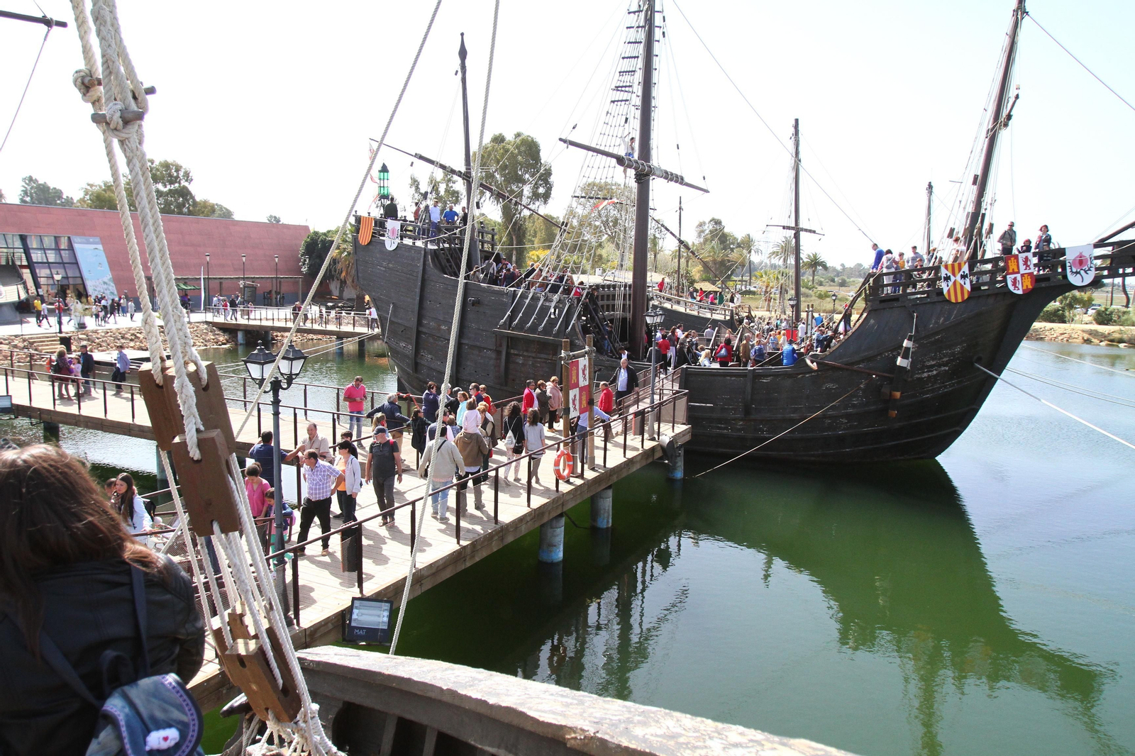 Imágenes del día de puertas abiertas en el muelle de las Carabelas
