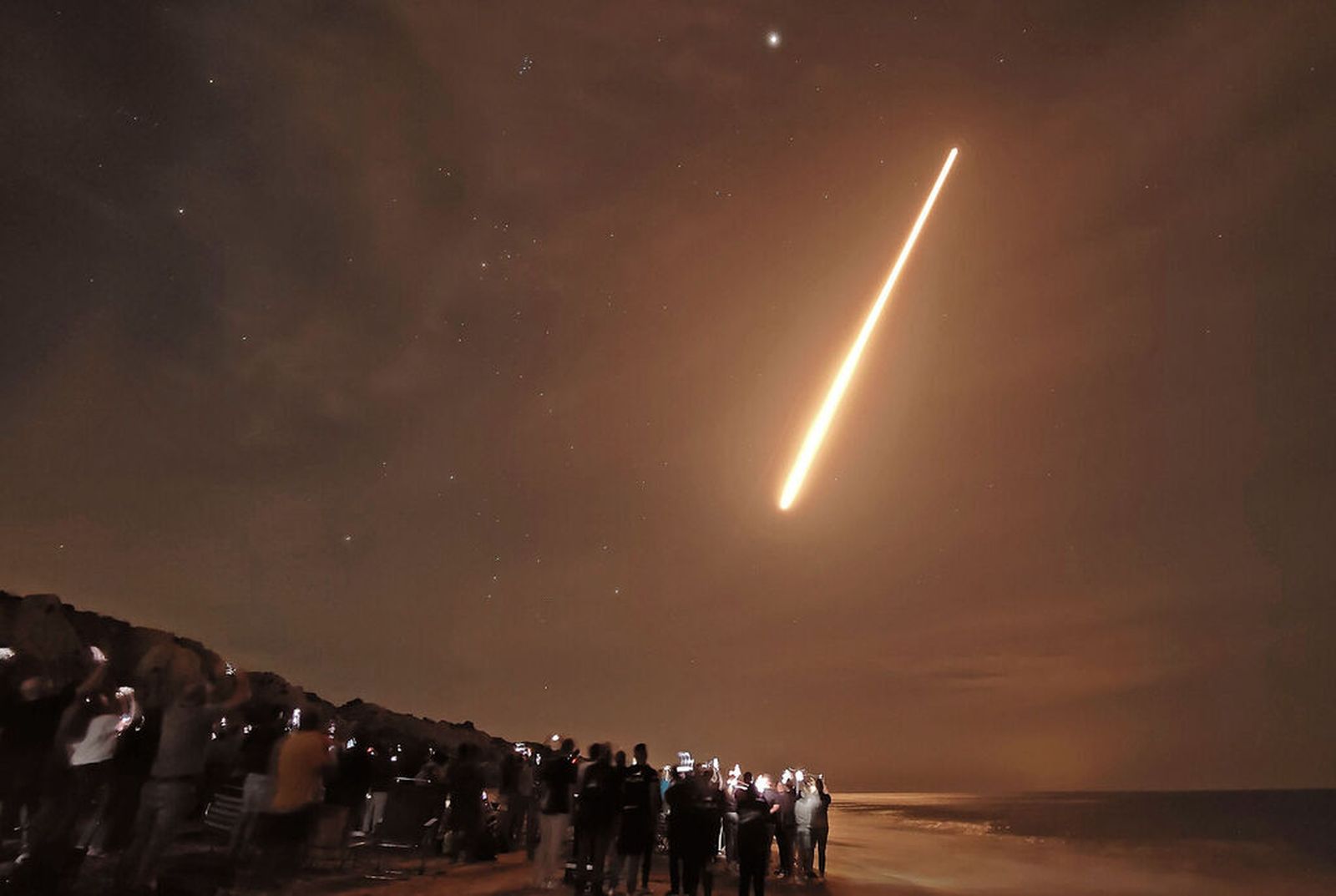 El presidente de la Junta de Andalucía, orgulloso de la histórica hazaña del cohete Miura desde Huelva