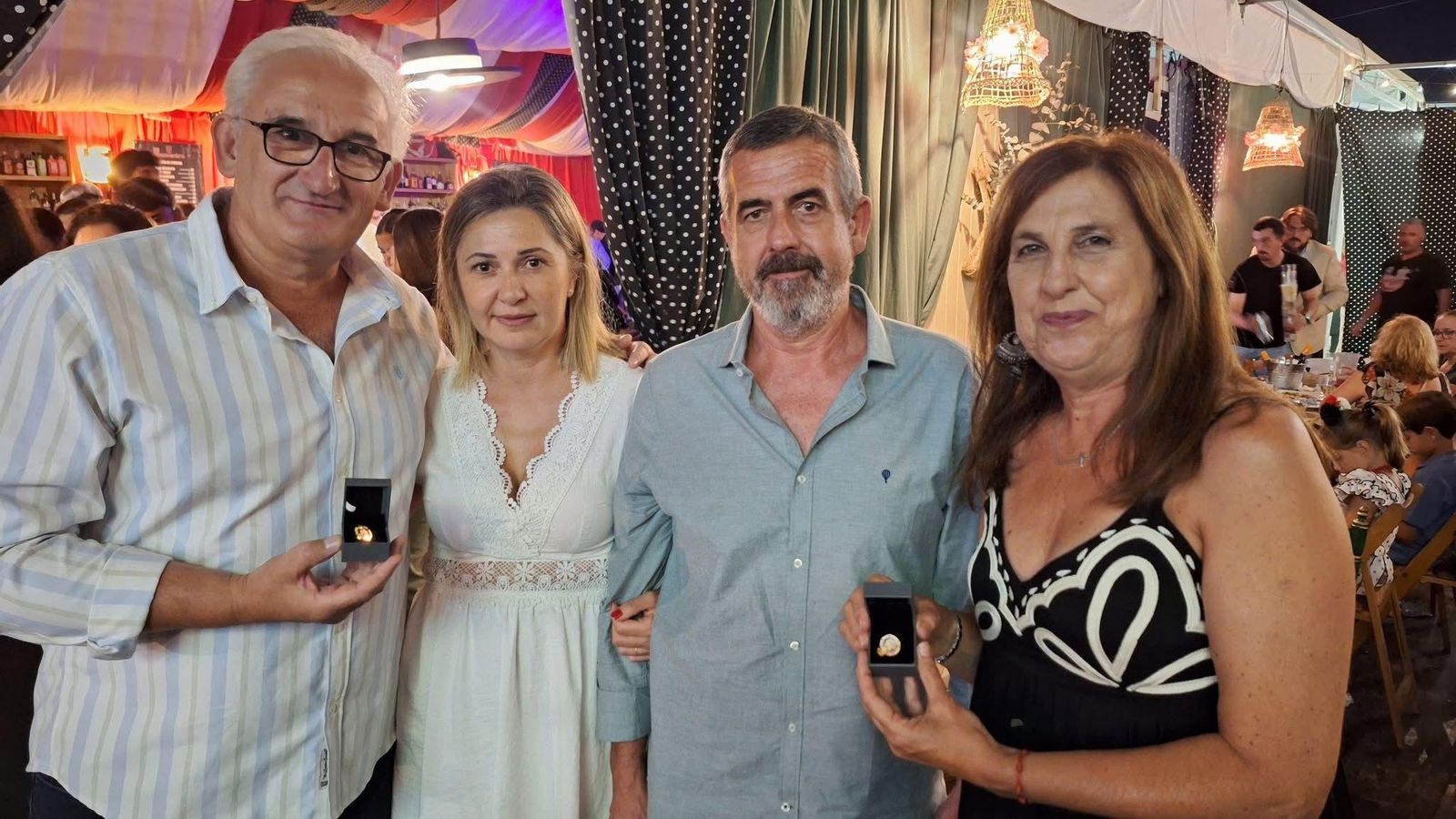 La entrega del Pin de Oro a Miguel Ángel Moreno y Silvia Pozo. La entrega del Pin de Oro a Miguel Ángel Moreno y Silvia Pozo.