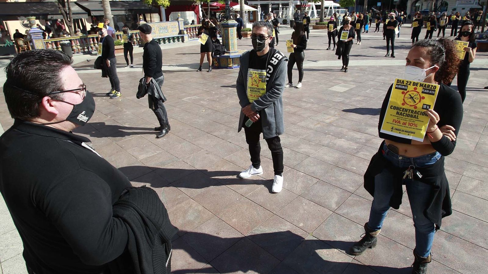 Las fotos de la protesta del sector de las peluquerías en Algeciras para exigir una bajada del IVA