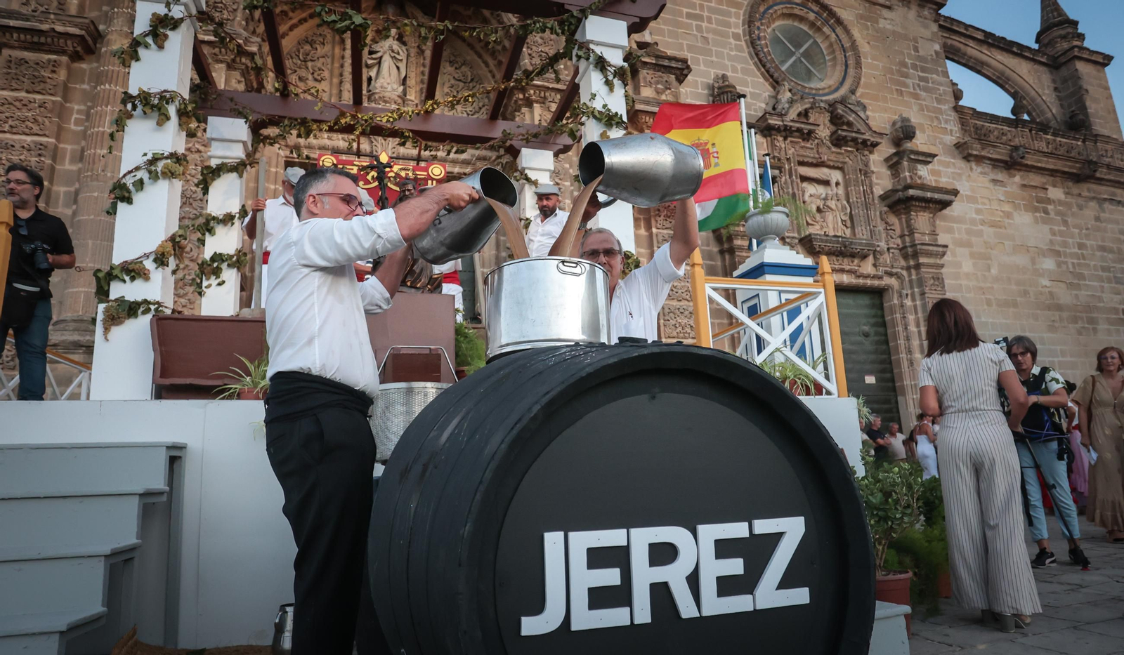 Imágenes de la Pisa de la Uva en la Catedral de Jerez