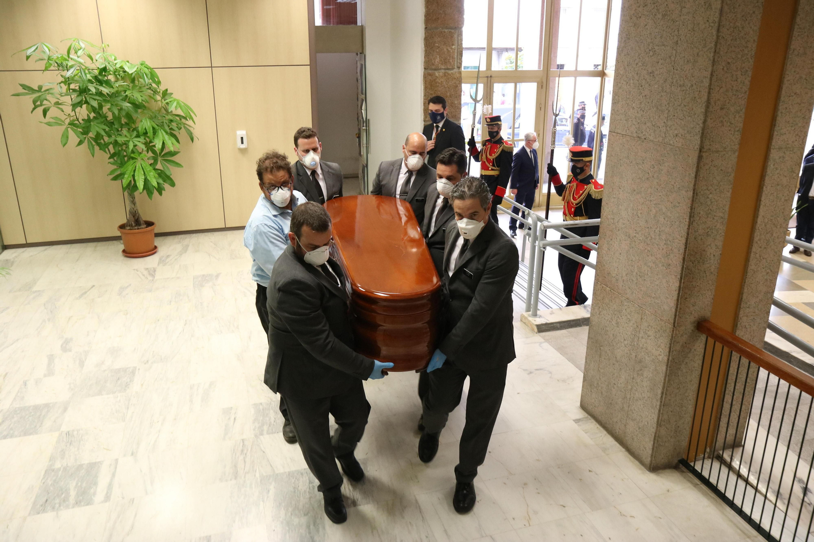 Las fotos de la capilla ardiente de Julio Anguita