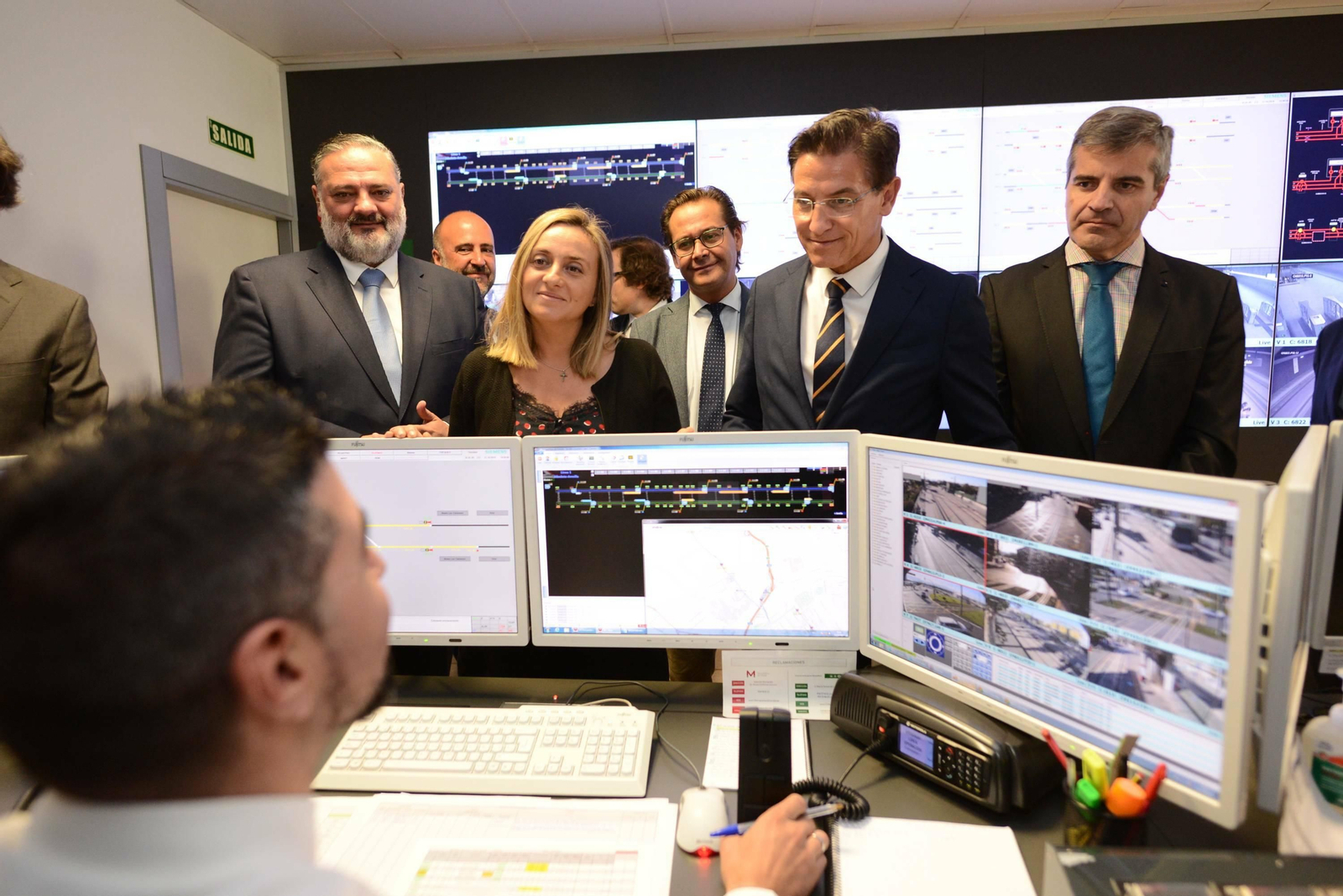 Carazo, Salvador, García, Granados y Díaz, en su visita al centro de control del Metro