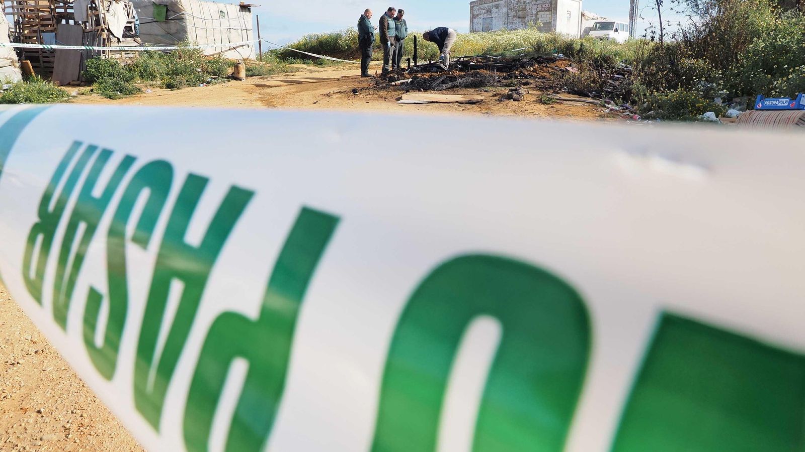 La Guardia Civil acordonó la zona para realizar la investigación La Guardia Civil acordonó la zona para realizar la investigación