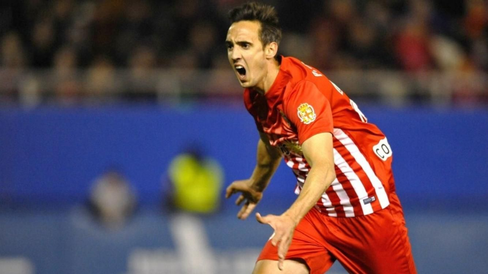 Pablo Caballero celebra uno de sus goles con la elástica rojiblanca en Lorca.