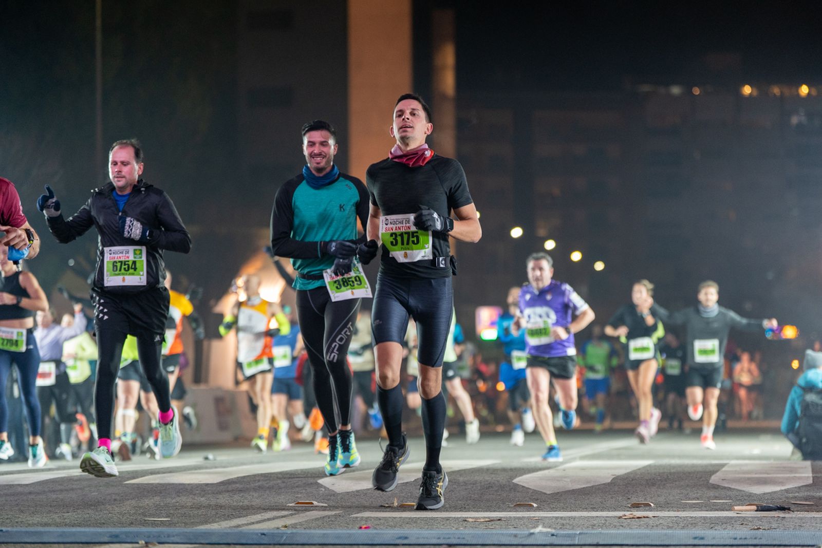En imágenes: búscate en tu llegada a meta de la Carrera de San Antón 2026 (8)