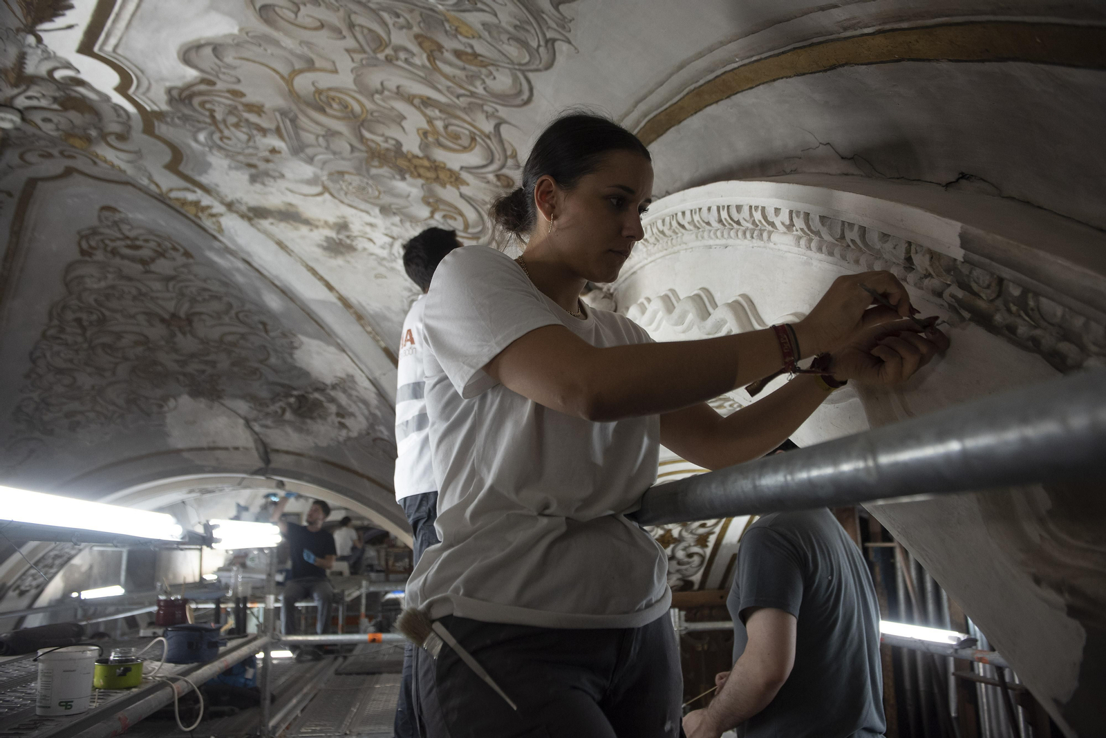 Todas las imágenes de la restauración de las pinturas en la Parroquia de la Magdalena