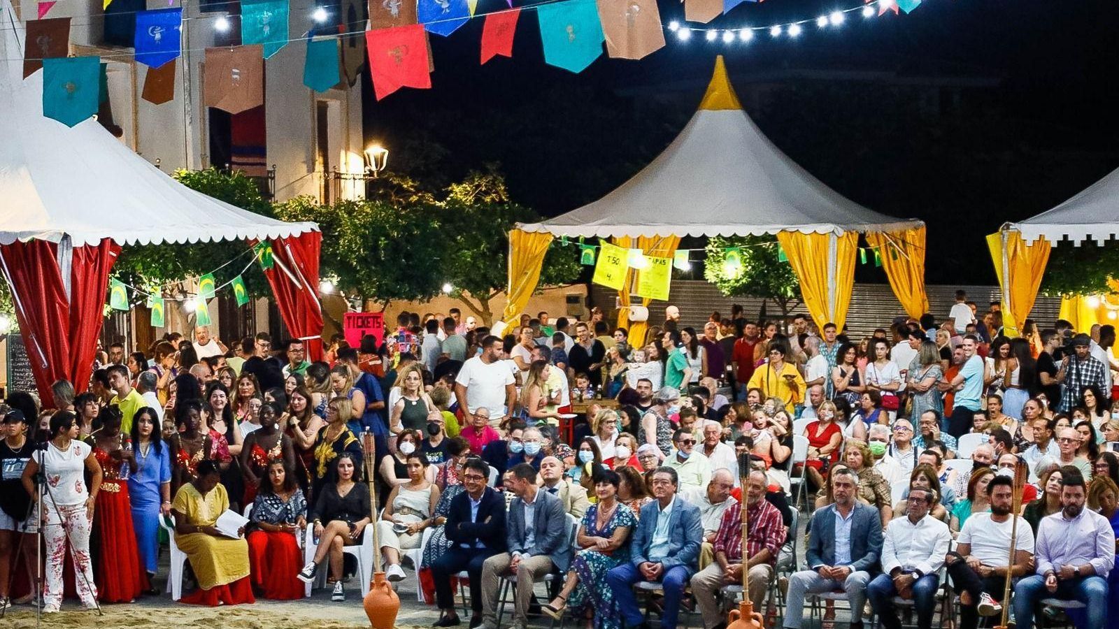 Numeroso público en la primera noche.