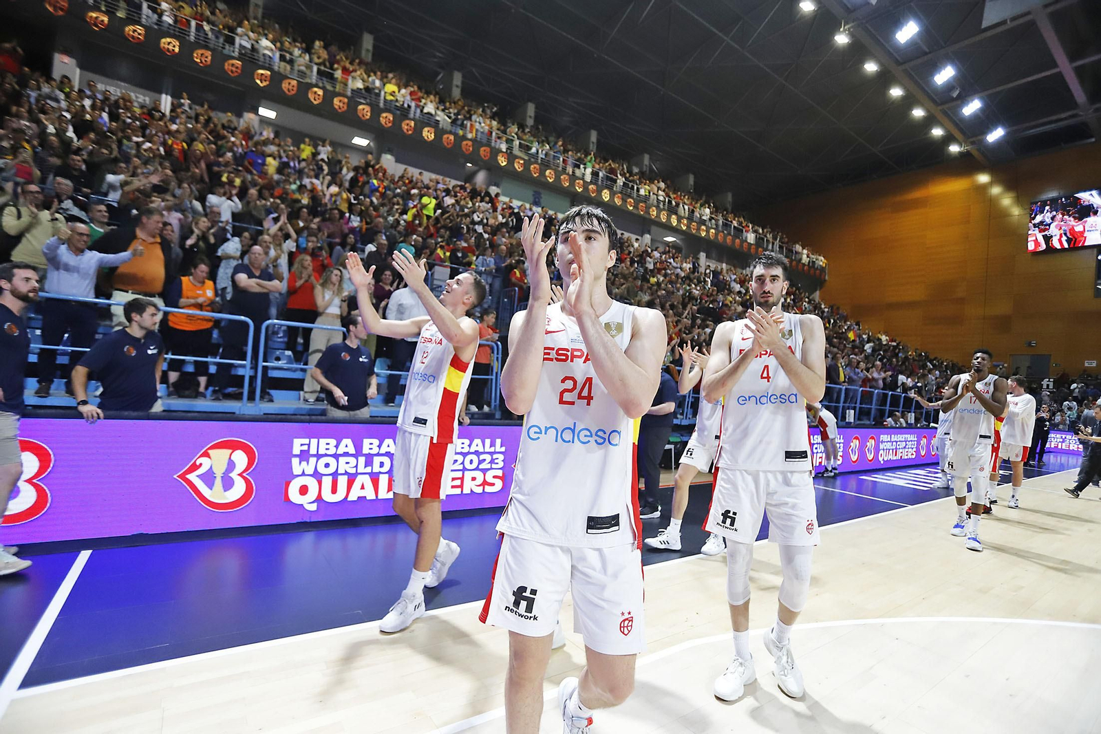 Imágenes de la celebración de la selección Española de baloncesto por certificar su pase con una victoria ante Paises Bajos Imágenes de la celebración de la selección Española de baloncesto por certificar su pase con una victoria ante Paises Bajos