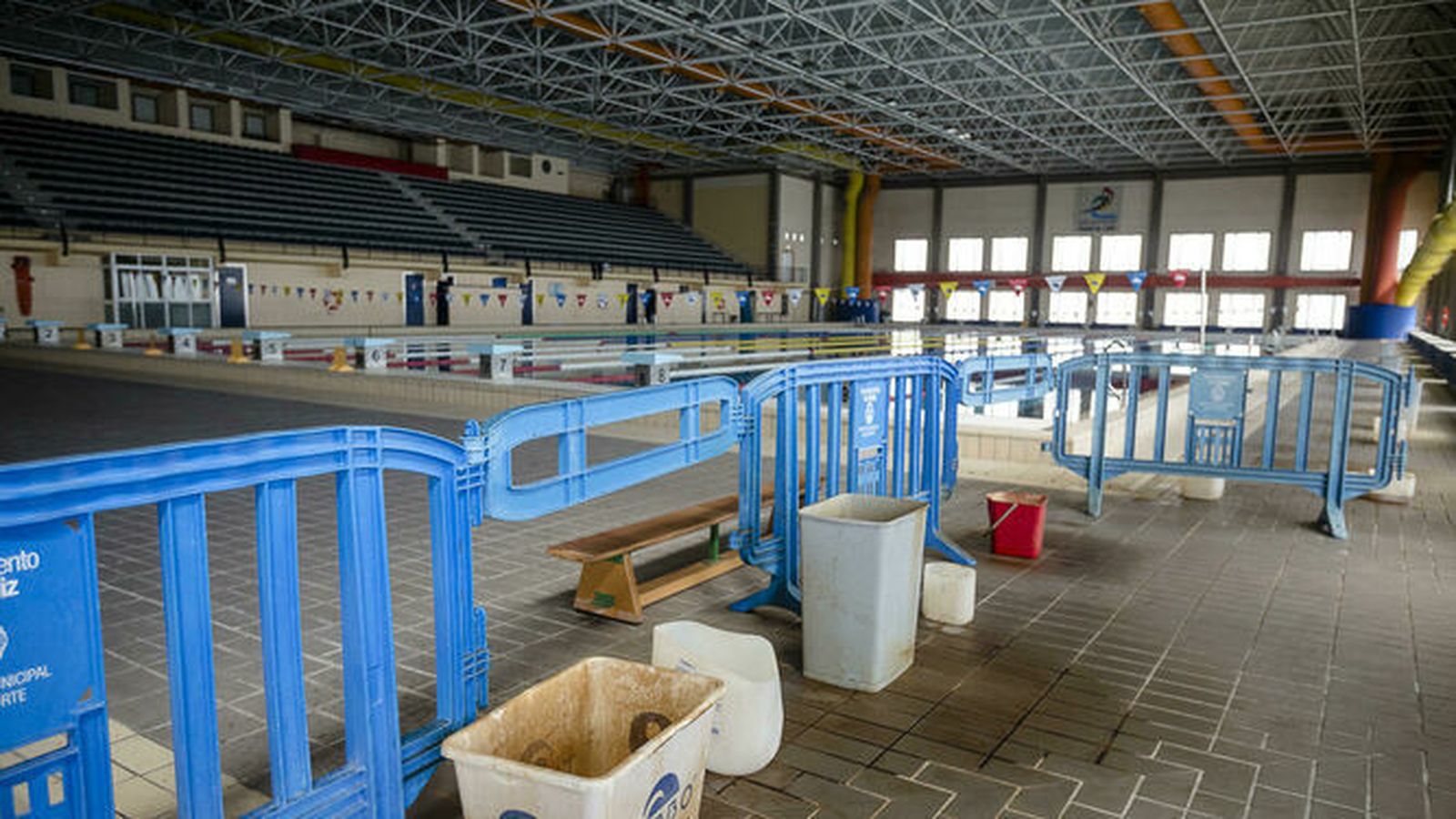 Imagen de las goteras en el Complejo Ciudad de Cádiz el pasado agosto.