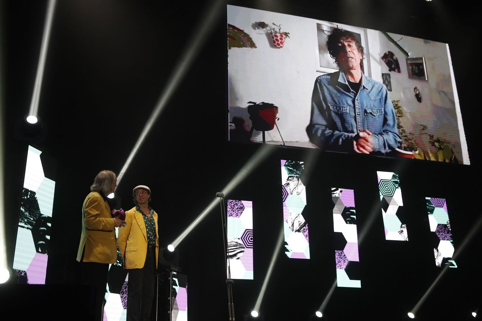 Tomasito, agradeciendo en pantalla el premio al Mejor Álbum de Flamenco.