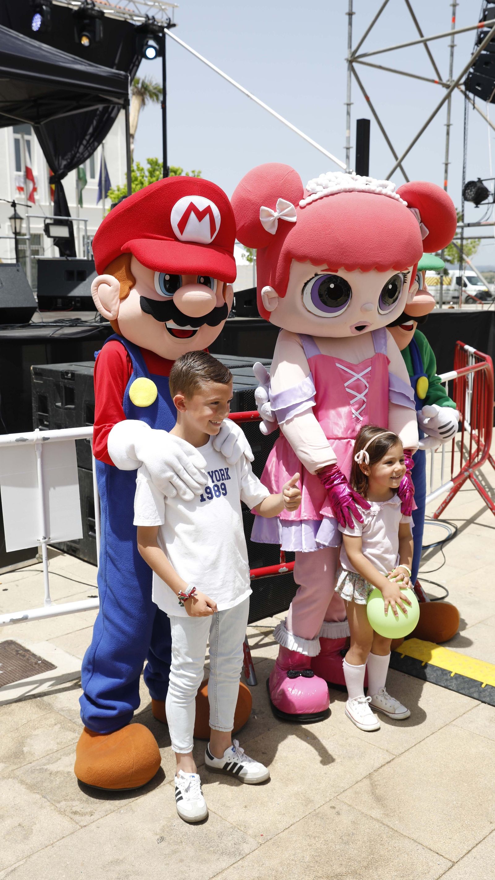 Fotos del festival de foodtrucks y conciertos por el 318 aniversario de San Roque