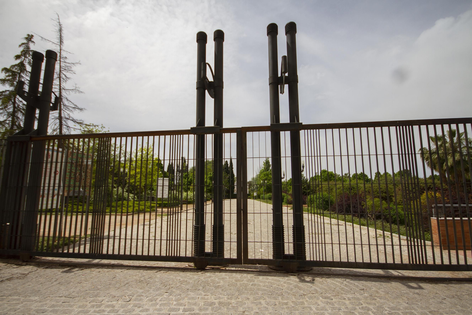 Los parques de Granada, vacíos en pleno estado de alarma