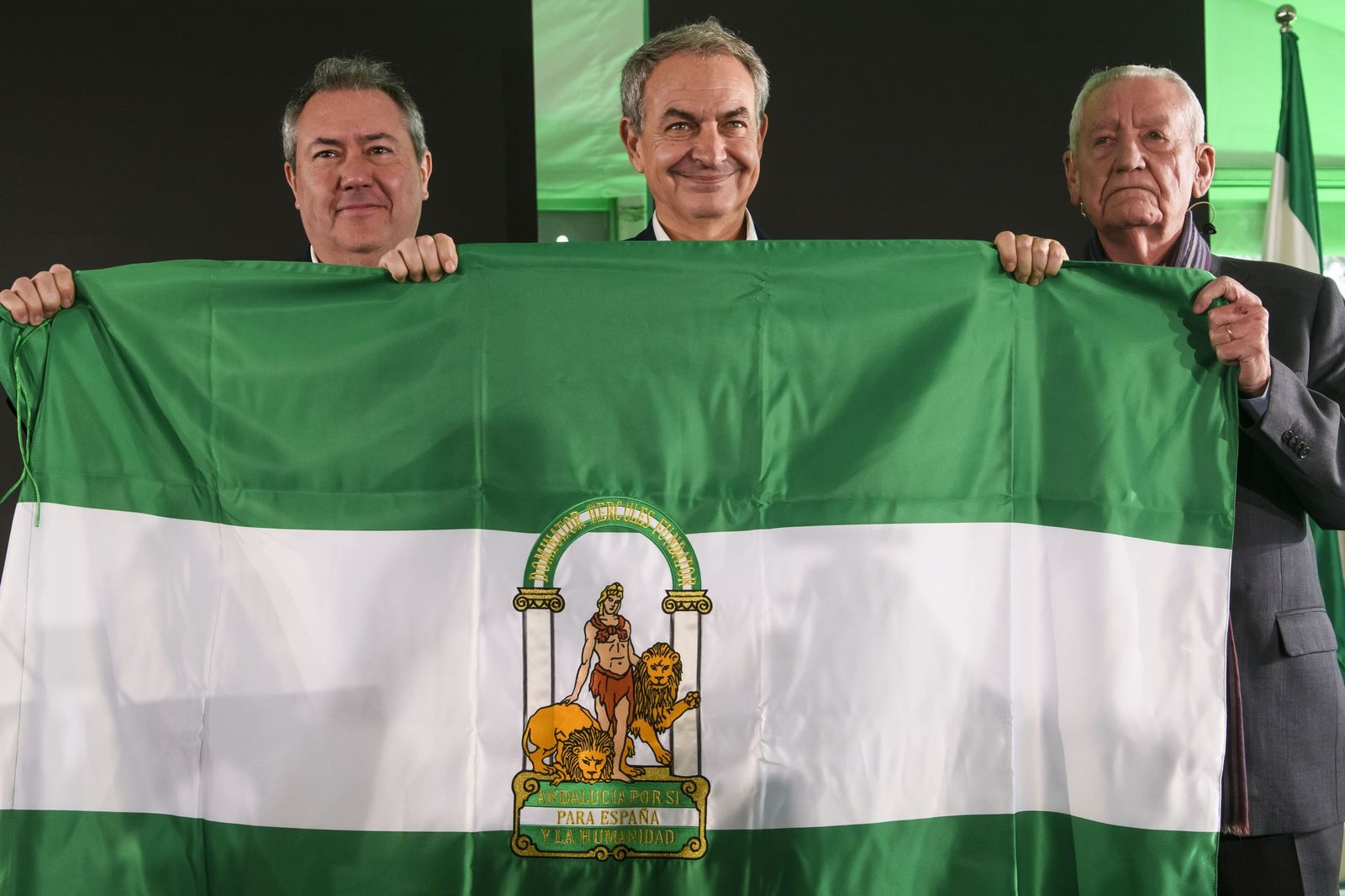 Zapatero dice en Coria del Río que "nos sentiremos orgullosos de la amnistía"